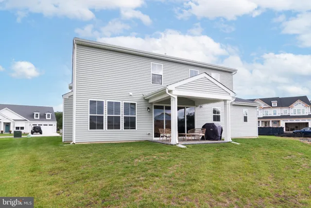 a view of a garage room