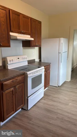 a view of empty room with a window