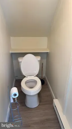 en empty room with wooden floor and windows