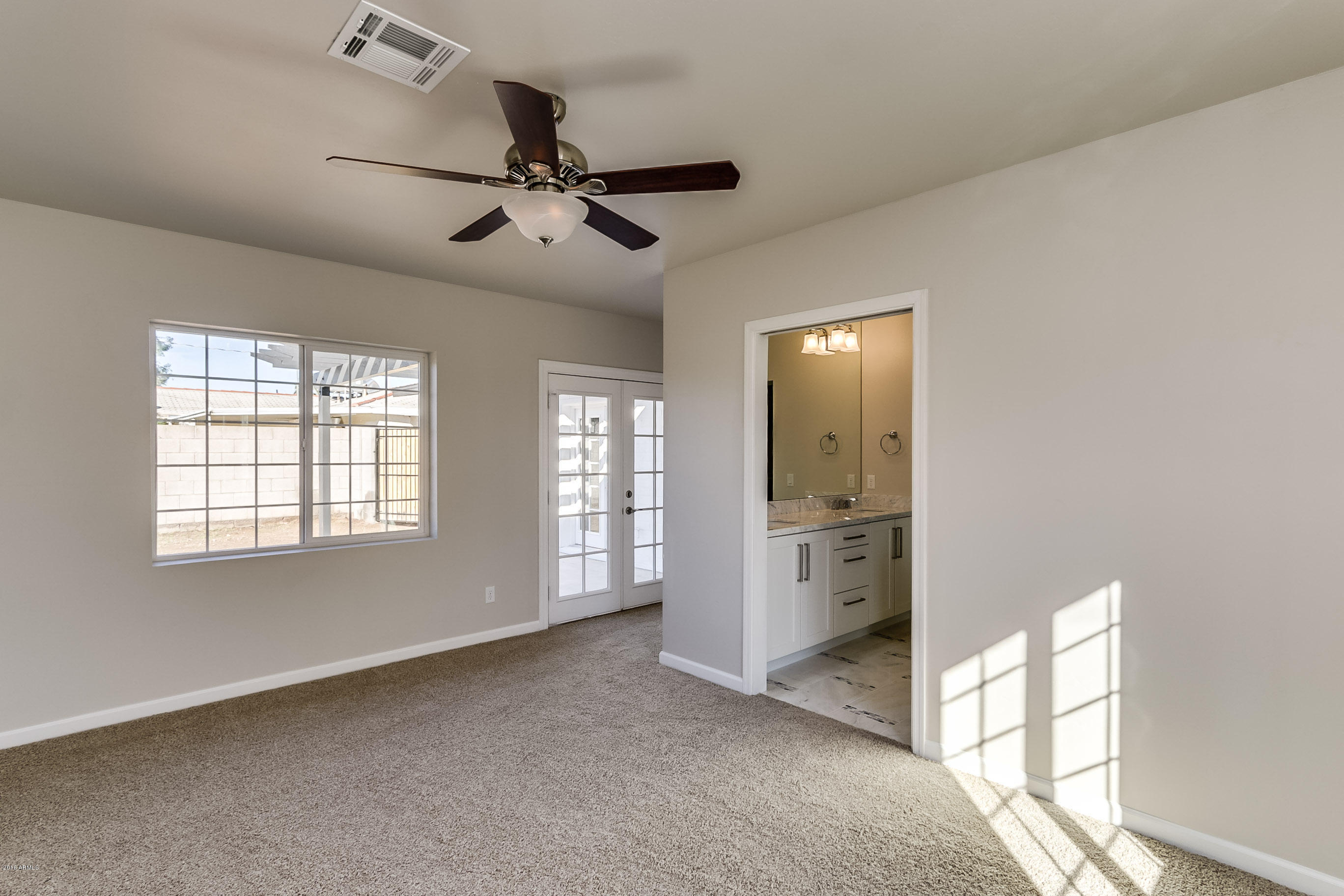 3535 East Piccadilly Road Phoenix, AZ 85018 - Photo 17 of 38 Piccadilly - 014