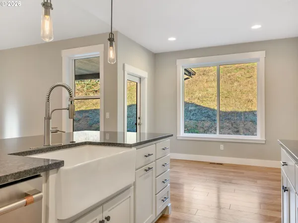 $650,000 | 37027 Danner Ridge Lane, Astoria, OR 97103