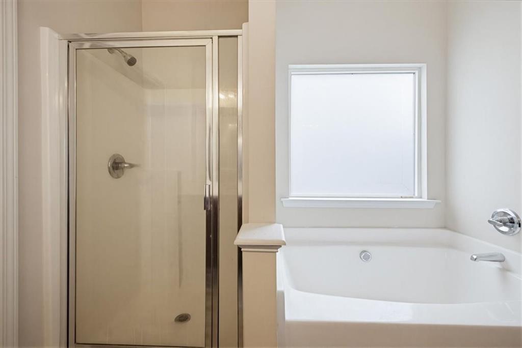 314 Boulder Run Hiram, GA 30141 - Photo 20 of 31 a bathroom with a bathtub and a shower