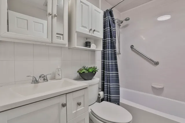 $1,975 | 5 Karen Circle, Unit 4, Billerica, MA 01821