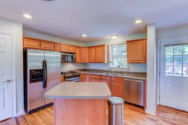 691 Pine Hill Road Boone, NC 28607 - Photo 4 of 31 Gallery Image 4
