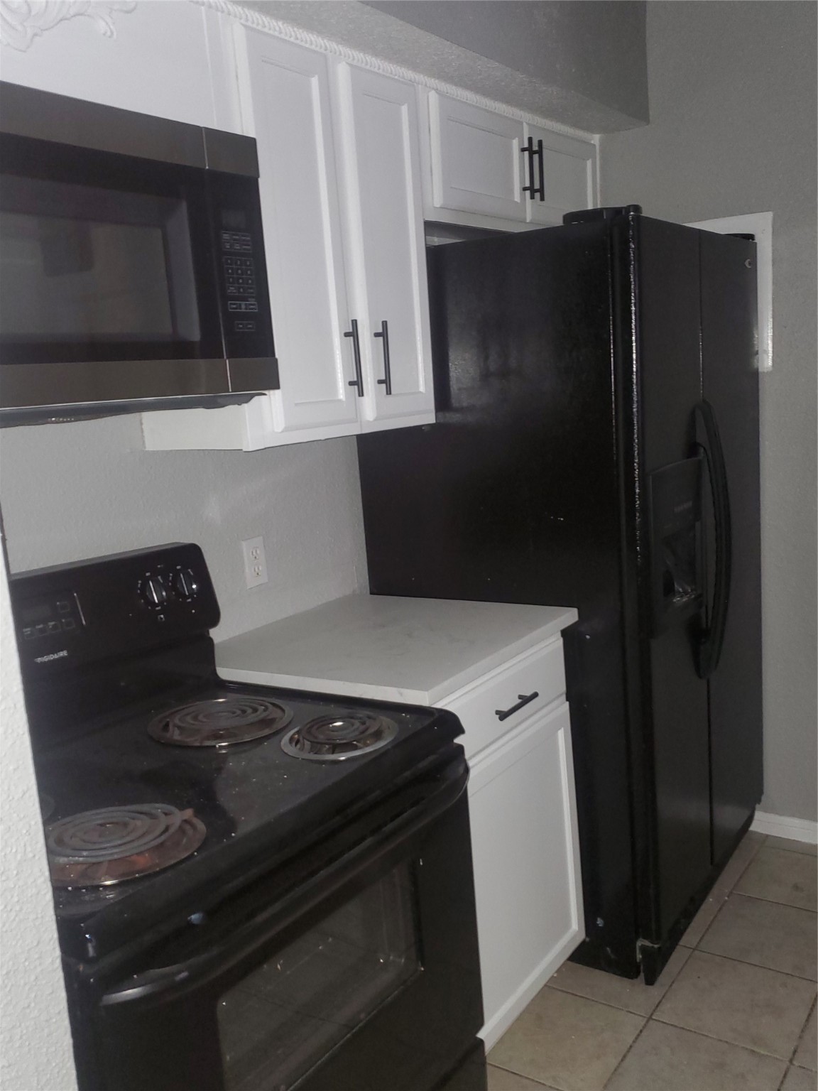 1505 Ward Road, Unit 218 Baytown, TX 77520 - Photo 8 of 17 a close view of a stove and microwave in a kitchen