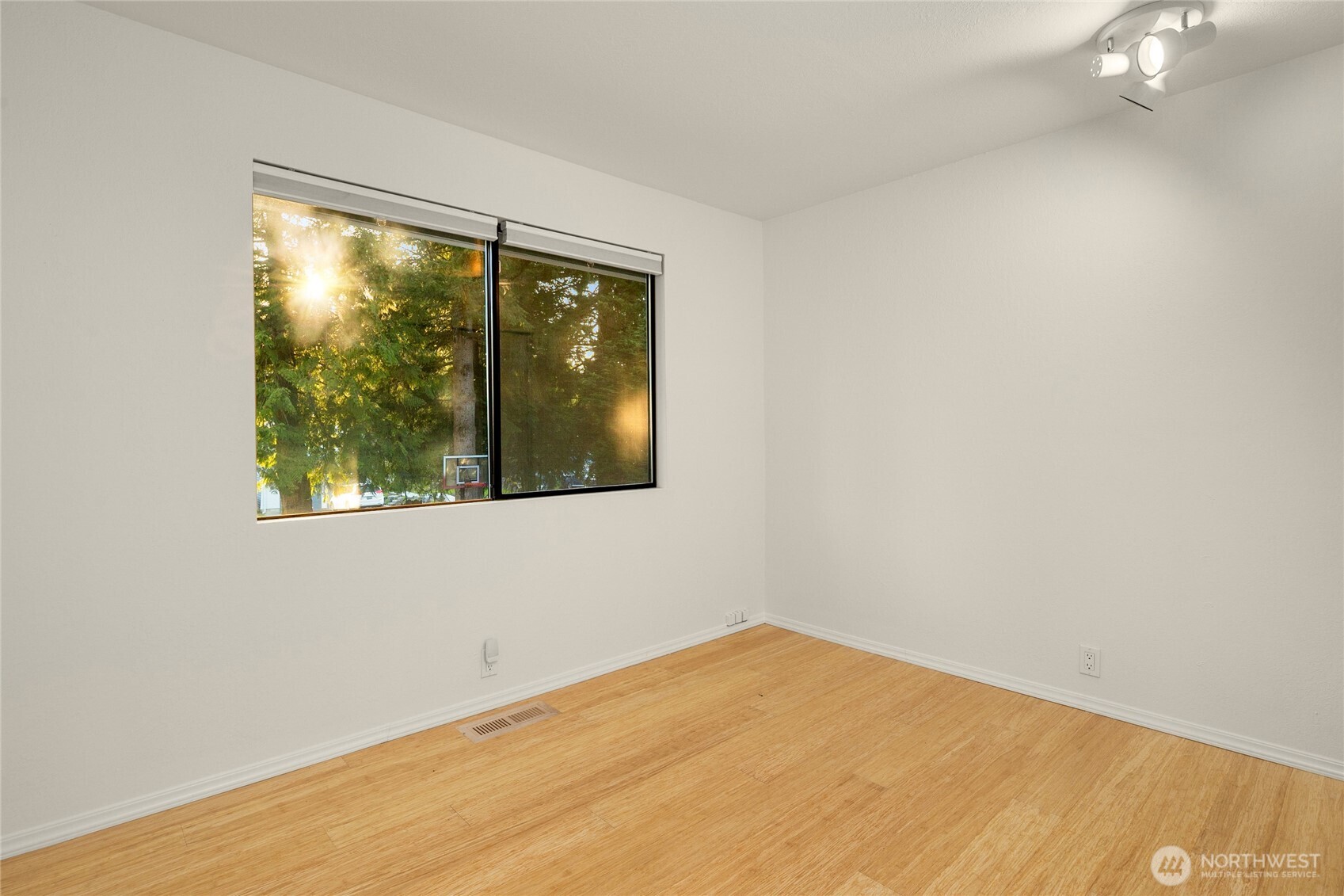 19011 27th Drive Southeast Bothell, WA 98012 - Photo 15 of 39