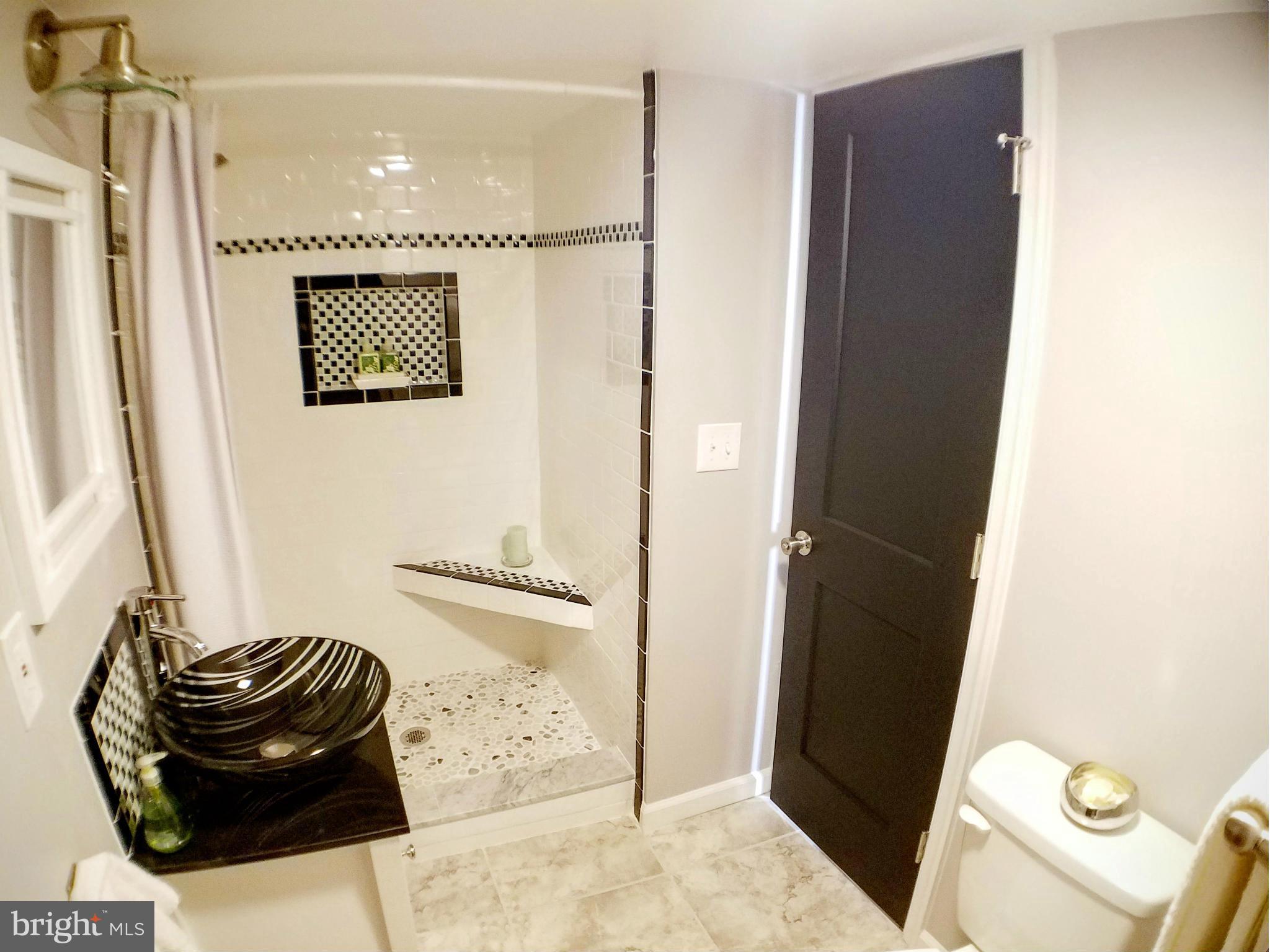 8212 Oakleigh Road Baltimore, MD 21234 - Photo 23 of 30 En Suite Full Bath