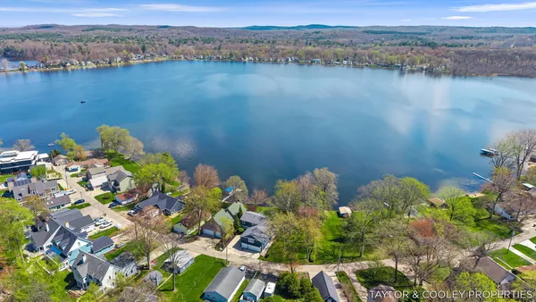 $1,495,000 | 3185 Elmwood Beach Road, Middleville, MI 49333
