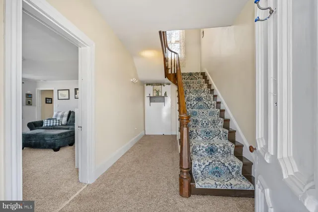 a view of livingroom with furniture