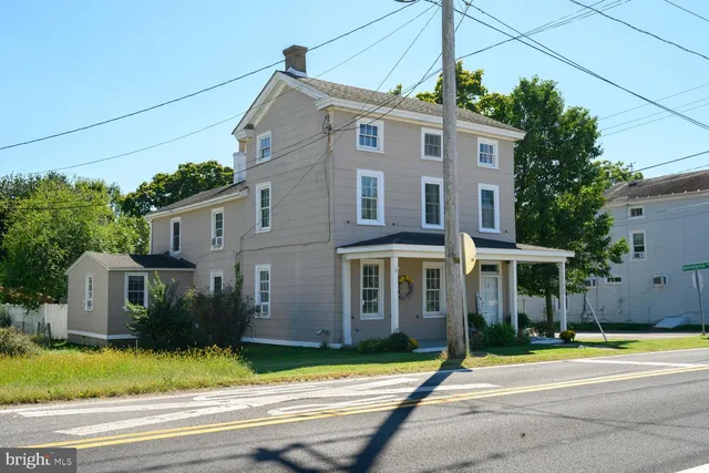a house that has a lots of windows in it