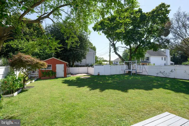 a view of a house with a back yard