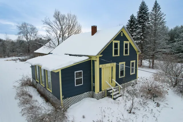 $175,000 | 692 Mercer Road, Norridgewock, ME 04957