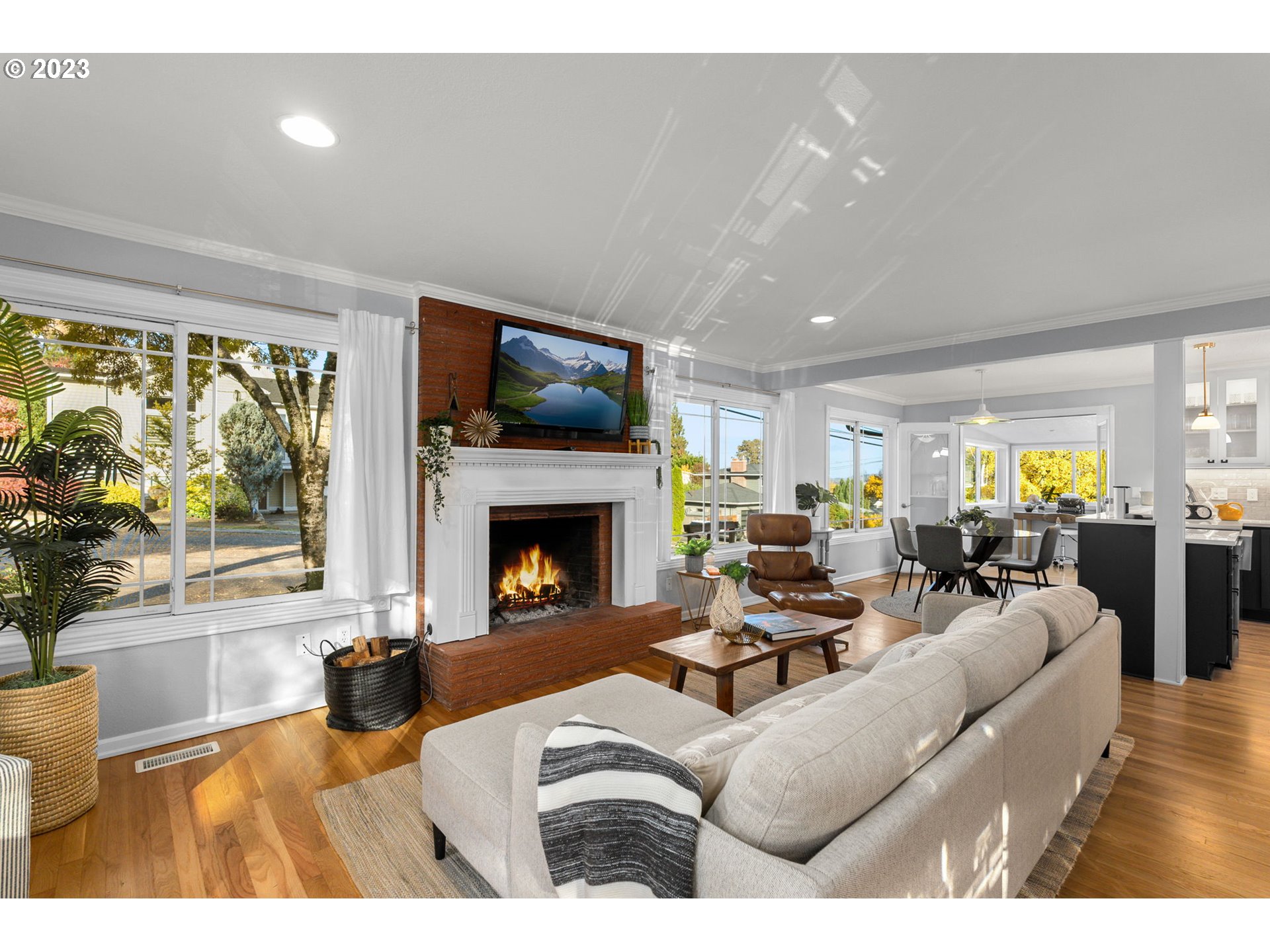 4310 Southwest Condor Avenue Portland, OR 97239 - Photo 5 of 48 Gallery Image 5