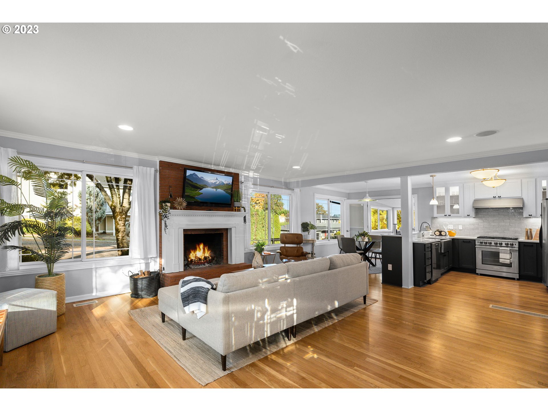 4310 Southwest Condor Avenue Portland, OR 97239 - Photo 6 of 48 Gallery Image 6