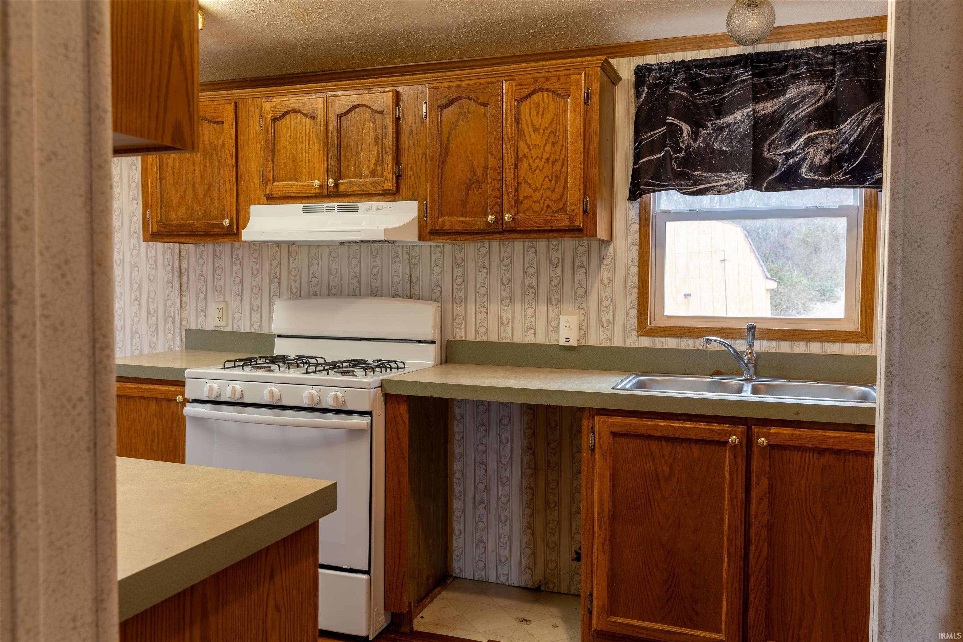 47 Sunset Drive Dale, IN 47523 - Photo 5 of 28