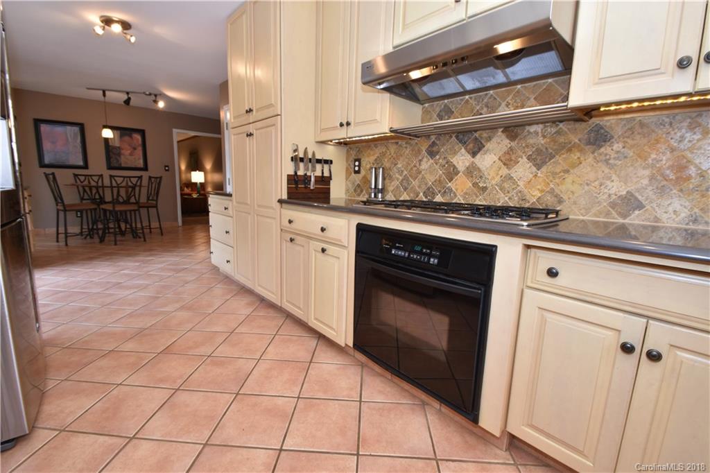 401 Lansdowne Road Charlotte, NC 28270 - Photo 7 of 27 Gallery Image 7