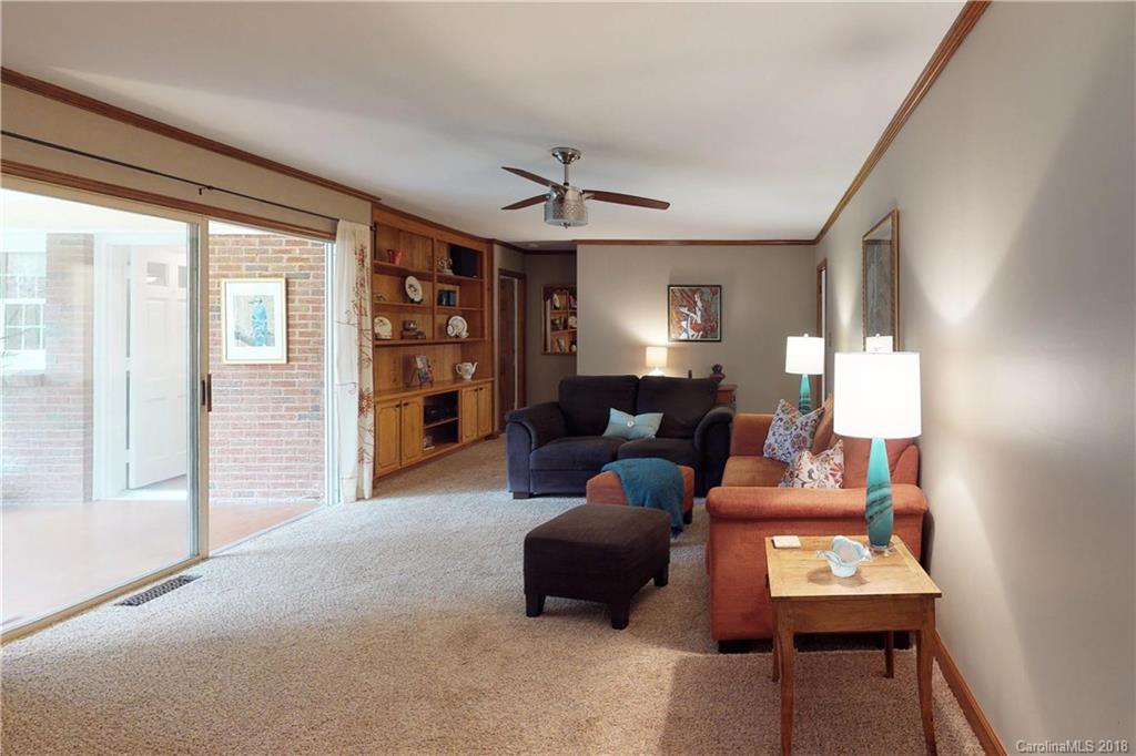 401 Lansdowne Road Charlotte, NC 28270 - Photo 9 of 27 Gallery Image 9