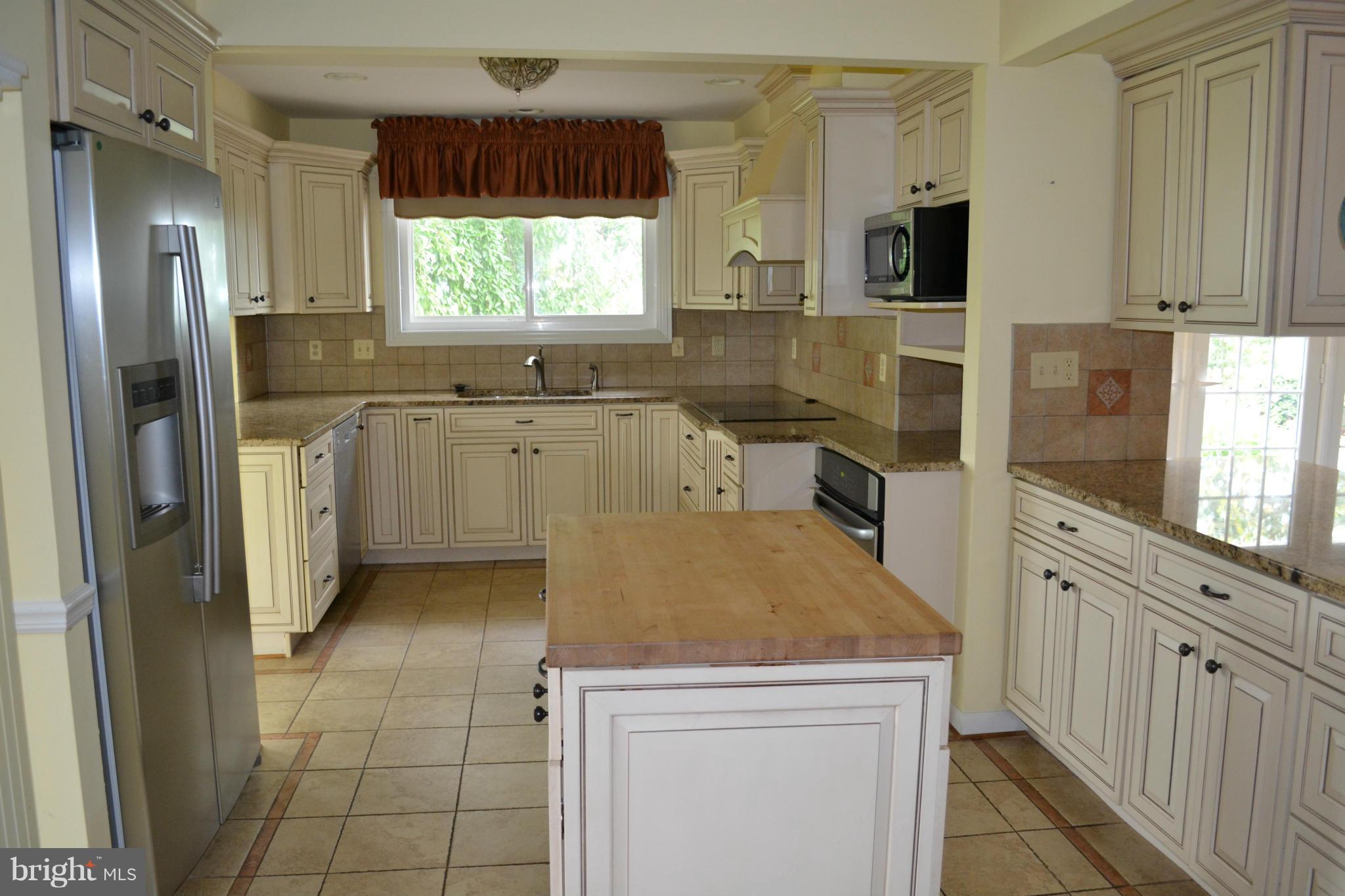 24878 Swan Road St. Michaels, MD 21663 - Photo 7 of 30 Kitchen with stainless steel appliances