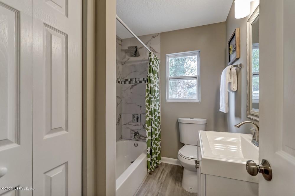117 Hercules Road St. Augustine, FL 32086 - Photo 16 of 26 a bathroom with a toilet a sink and shower