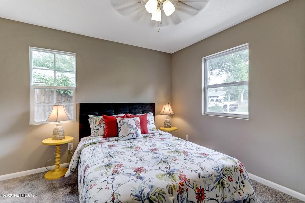 117 Hercules Road St. Augustine, FL 32086 - Photo 18 of 26 a bedroom with a bed and a window