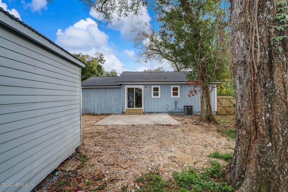 117 Hercules Road St. Augustine, FL 32086 - Photo 22 of 26 a front view of a house with a garden