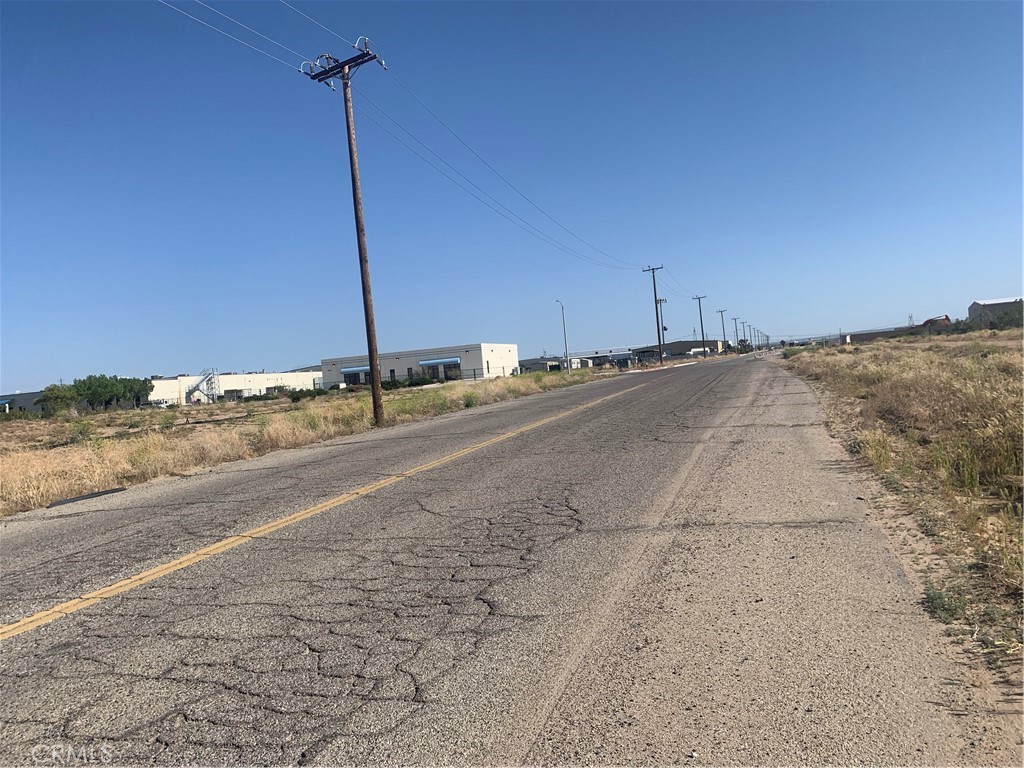 17374 Koala Road Adelanto, CA 92301 - Photo 10 of 33 a view of a ocean view