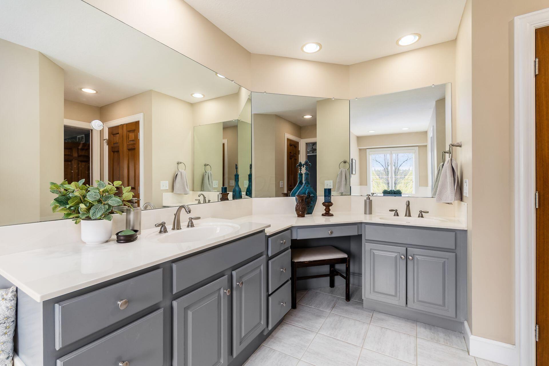 9936 Hoover Woods Road Galena, OH 43021 - Photo 20 of 47 Double Sinks