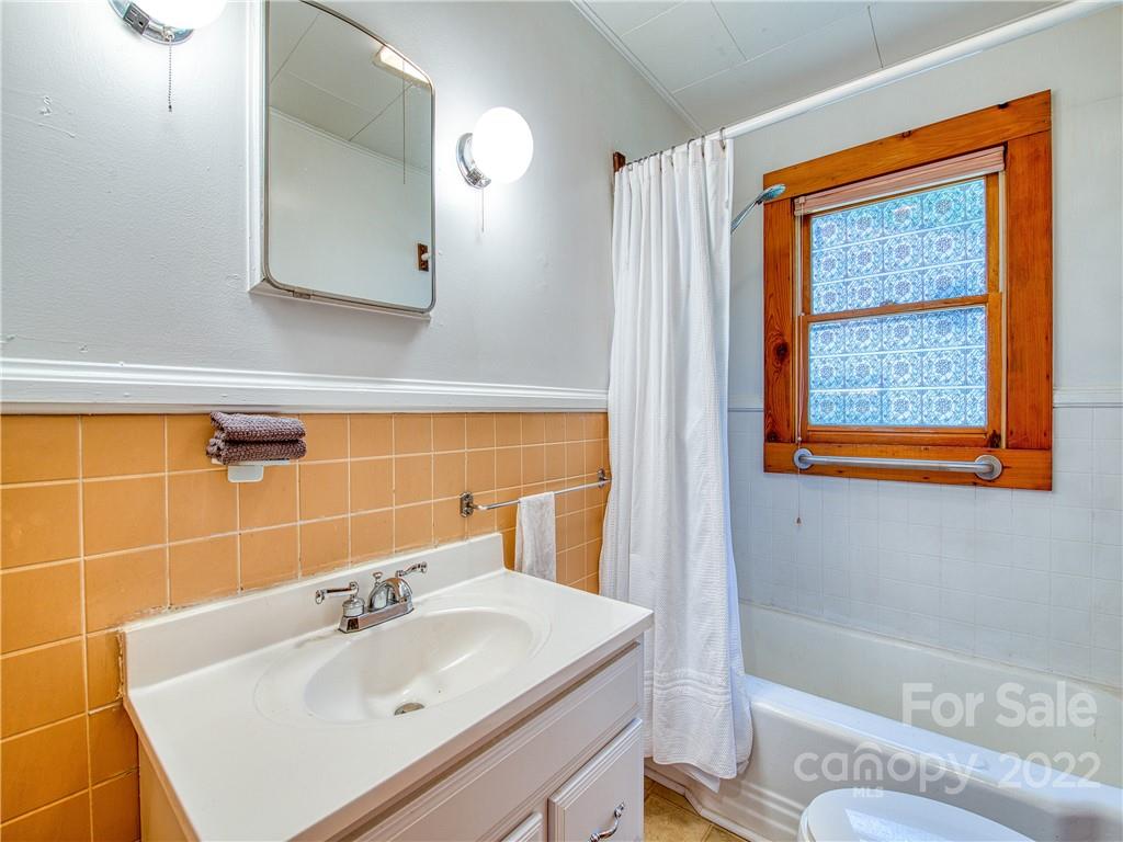 5474 Soco Road Maggie Valley, NC 28751 - Photo 20 of 48 a bathroom with a sink and a bathtub
