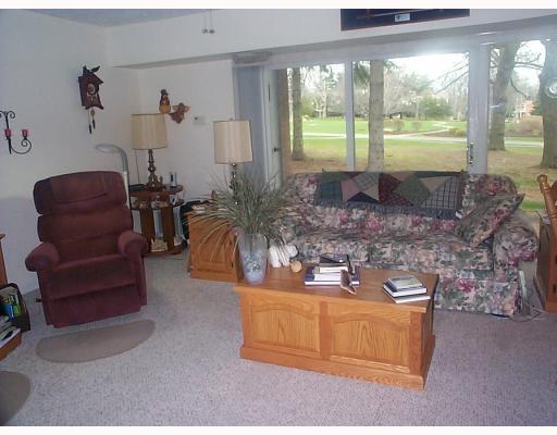 65 Darlington Road, Unit B32 Beaver Falls, PA 15010 - Photo 2 of 7 Living Room.