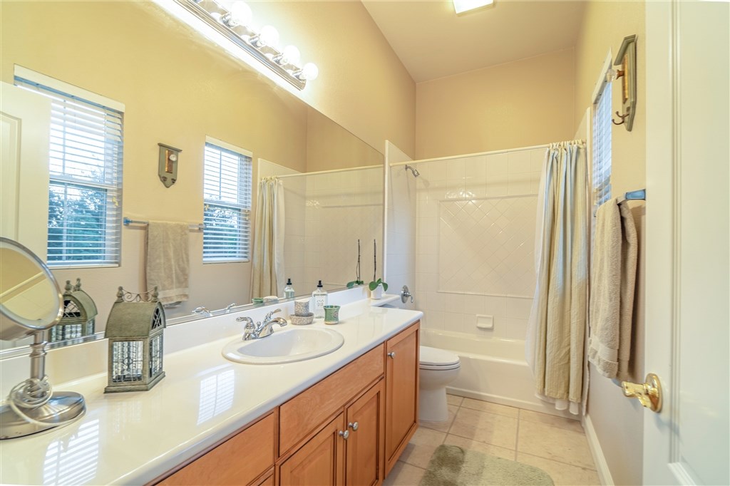 16765 Martincoit Road Poway, CA 92064 - Photo 13 of 15