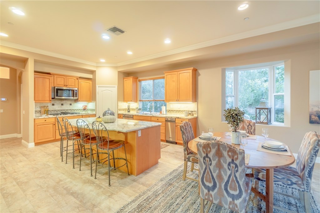 16765 Martincoit Road Poway, CA 92064 - Photo 6 of 15