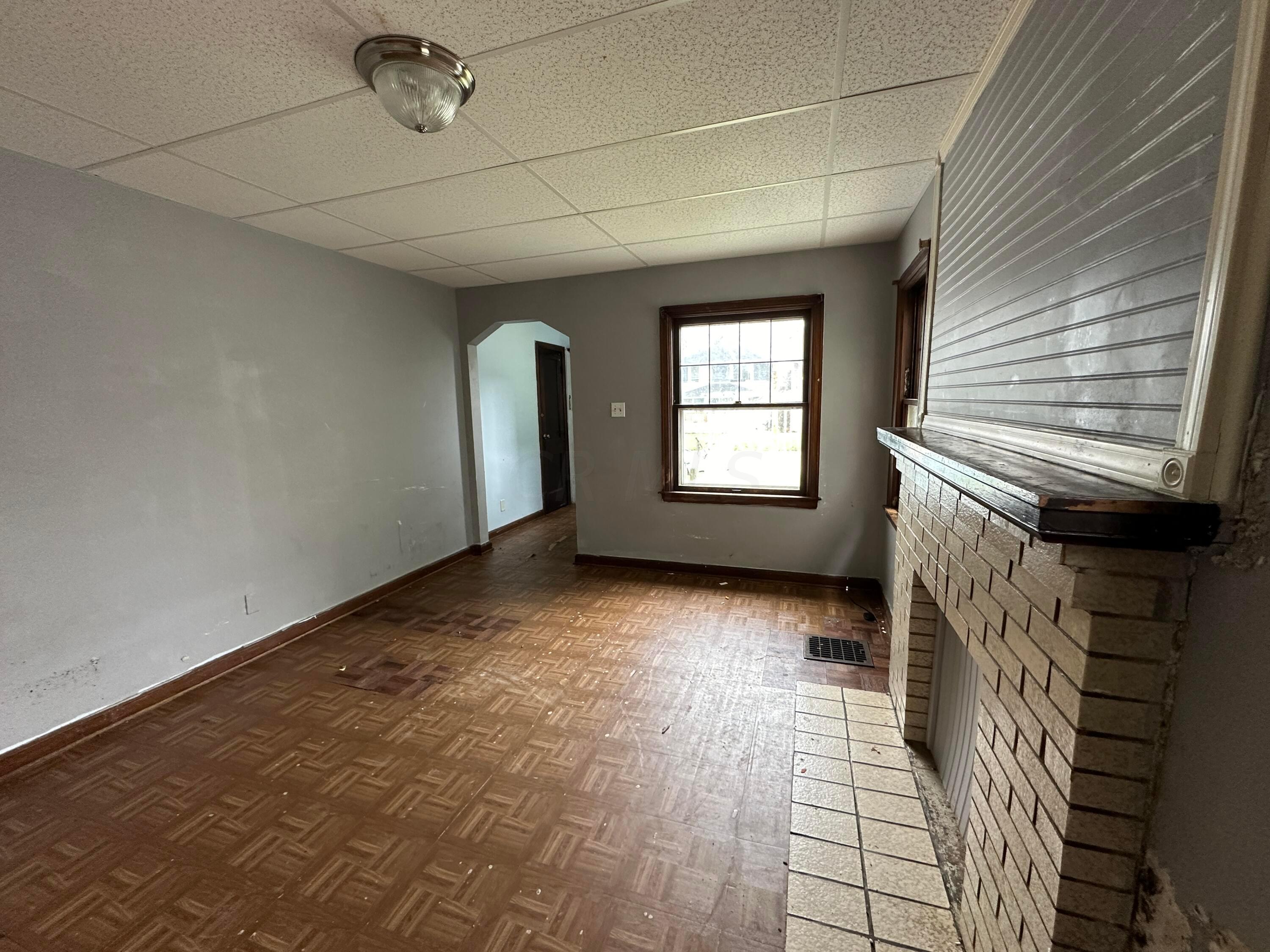 1317 Lockbourne Road Columbus, OH 43206 - Photo 8 of 42 IMG_2393