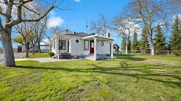 a view of a house with a big yard