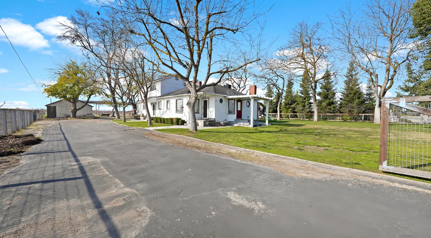 41709 Road 52 Reedley, CA 93654 - Photo 2 of 52 a view of a house with a big yard
