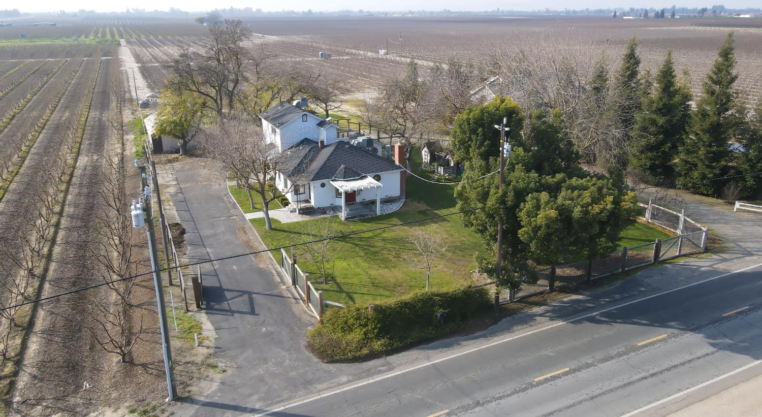 41709 Road 52 Reedley, CA 93654 - Photo 48 of 52 a view of a city from a terrace