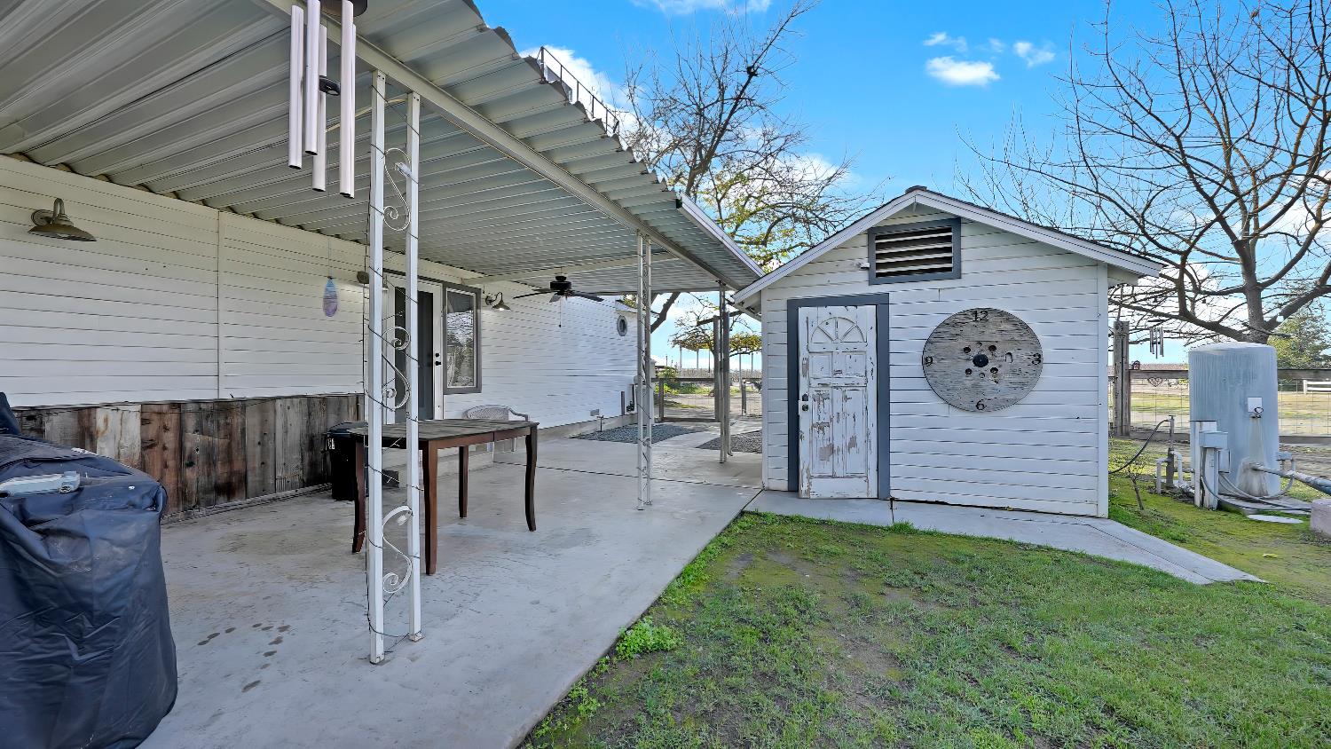 41709 Road 52 Reedley, CA 93654 - Photo 7 of 52 a view of a chairs and table in the patio