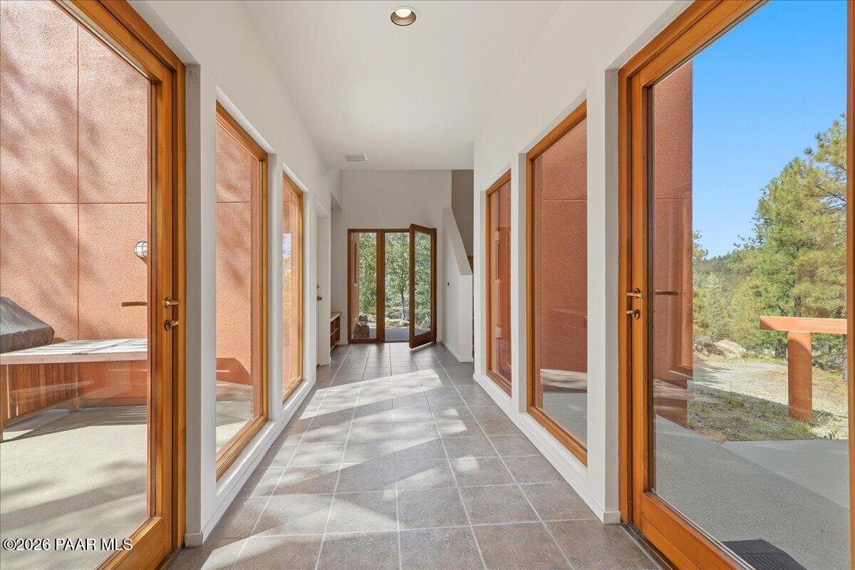 06-Hallway