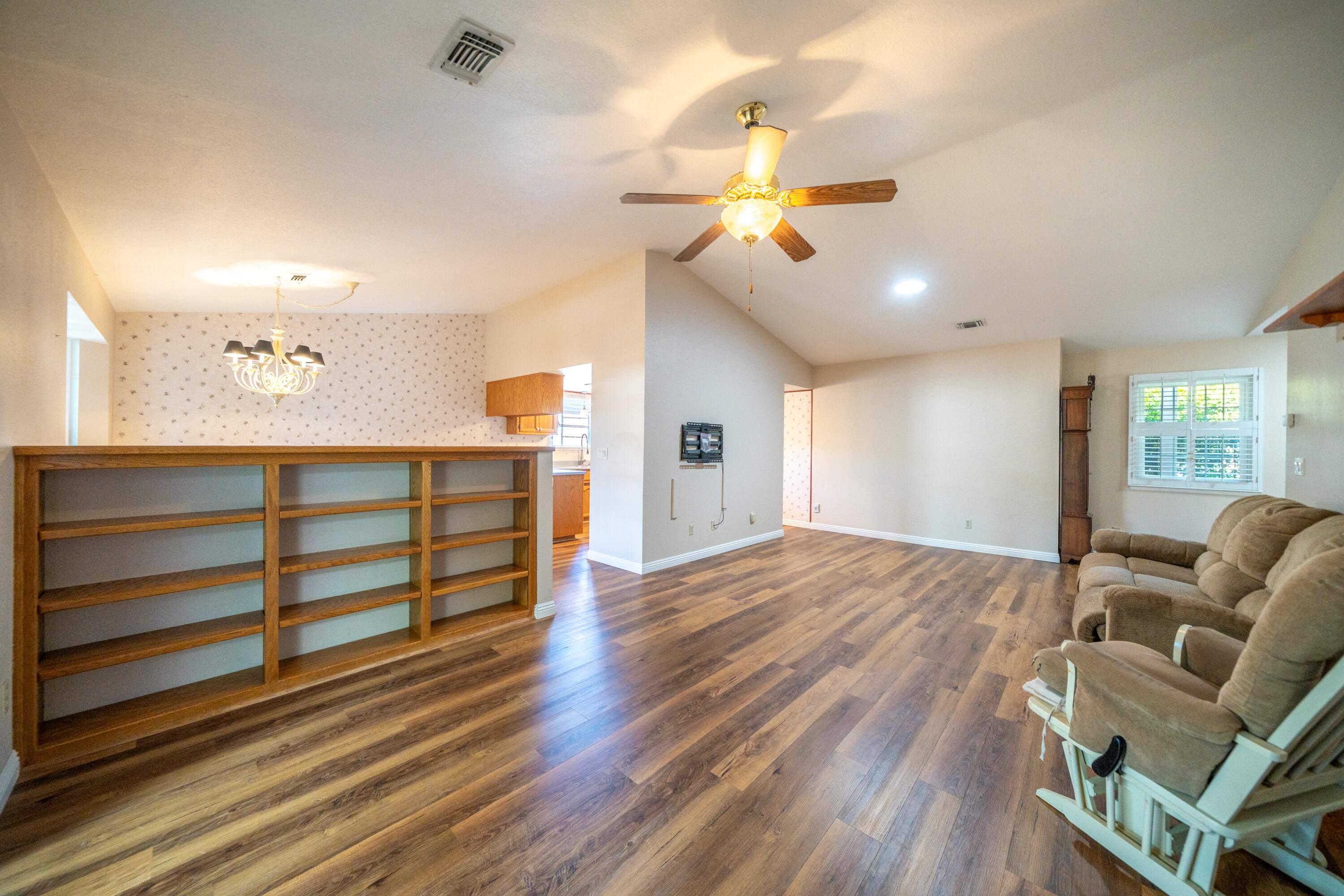1075 Goodview Way Redding, CA 96003 - Photo 9 of 46 1075 Goodview Way-18
