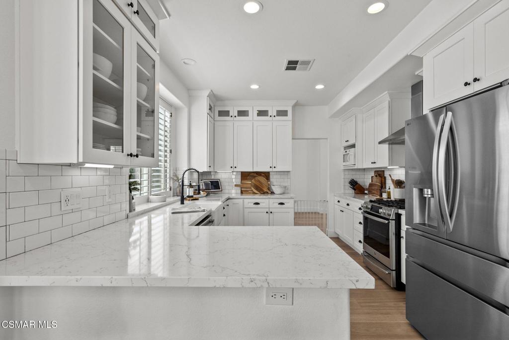 2648 Fallen Leaf Court Simi Valley, CA 93063 - Photo 12 of 42