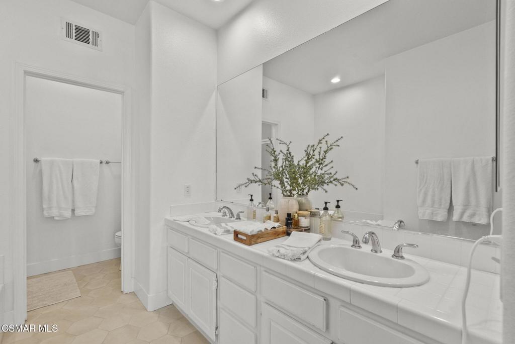 2648 Fallen Leaf Court Simi Valley, CA 93063 - Photo 33 of 42