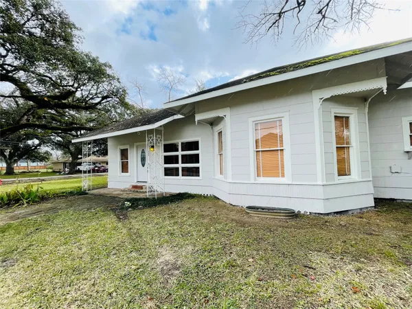 $1,895 | 229 East Saunders Street, League City, TX 77573