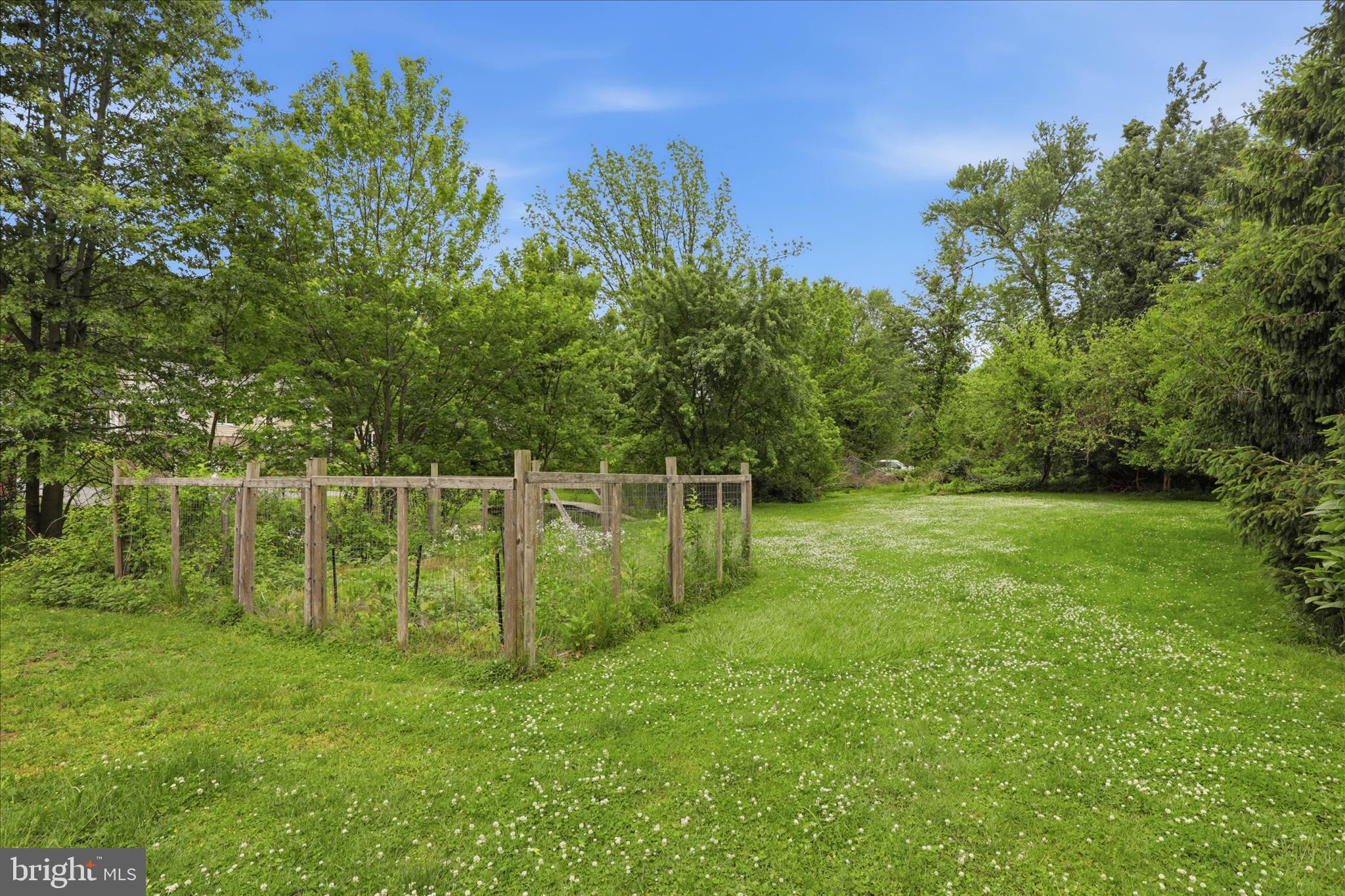 169 School House Road Lancaster, PA 17603 - Photo 39 of 39 a backyard of a house with lots of green space