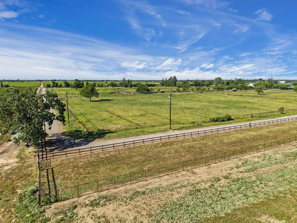 $325,000 | 7000 1/2 East Kettleman Lane, Lodi, CA 95240