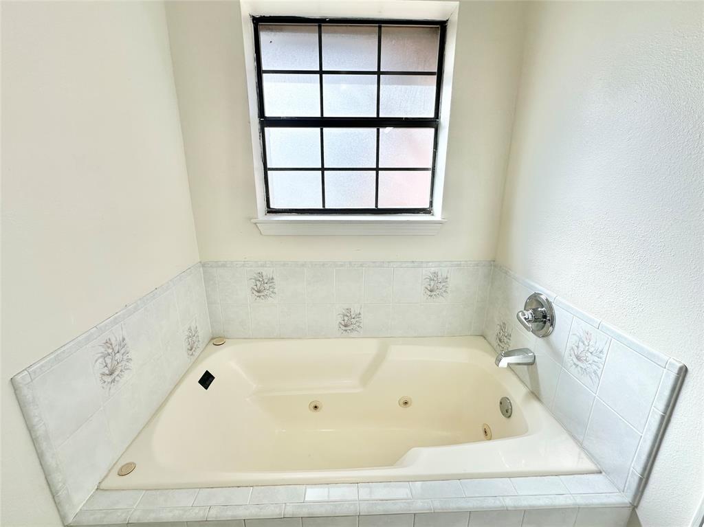 8869 Liberty Road Aubrey, TX 76227 - Photo 14 of 25 a bathroom with a bathtub