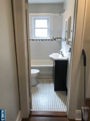 $1,750 | 101 Hickory Avenue, Unit A3, Bergenfield, NJ 07621