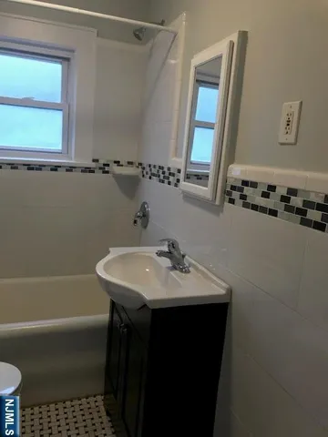 $1,750 | 101 Hickory Avenue, Unit A3, Bergenfield, NJ 07621