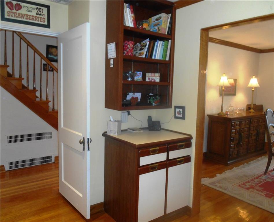235 Cochran Road Pittsburgh, PA 15228 - Photo 8 of 25 Bonus space for decor and storage!