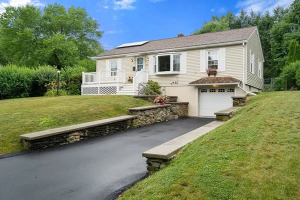 $400,000 | 1 Korch Avenue, Dudley, MA 01571