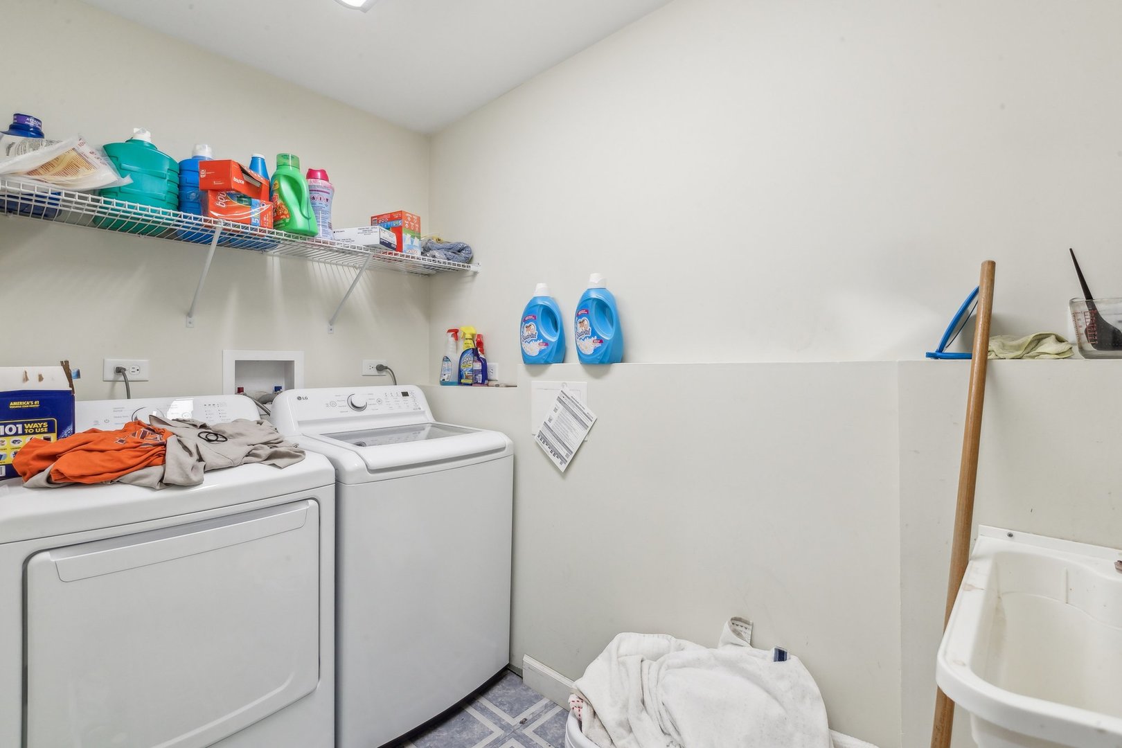 204 Oakleaf Road Lake In The Hills, IL 60156 - Photo 33 of 41 a utility room with dryer and washer
