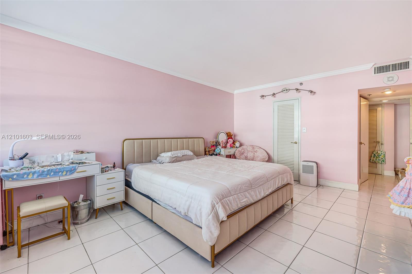 100 Lincoln Road, Unit 502 Miami Beach, FL 33139 - Photo 17 of 39 Gallery Image 17